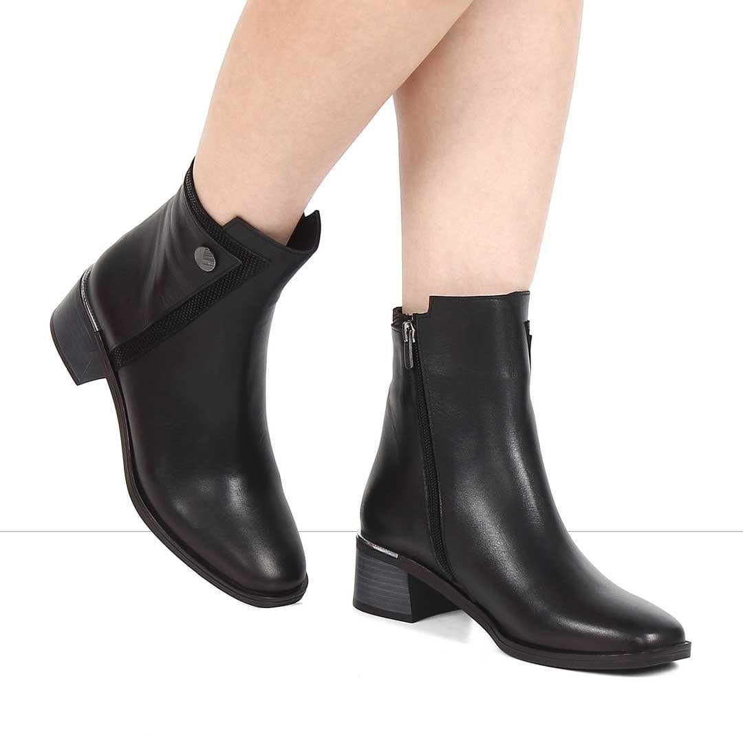 Kadın Siyah Fermuarlı Kalın Topuklu Deri Bot