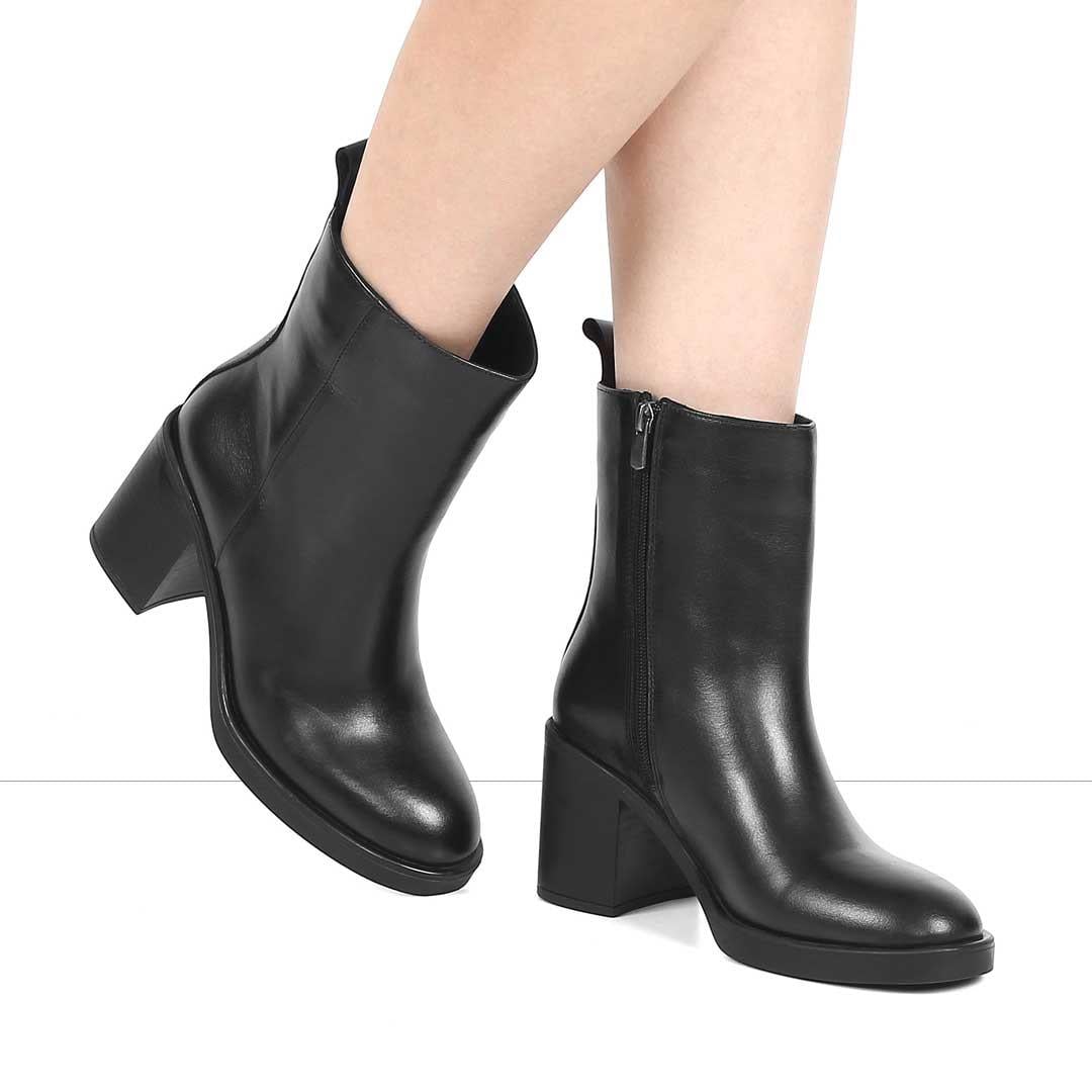 Kadın Siyah Kalın Topuklu Deri Bot