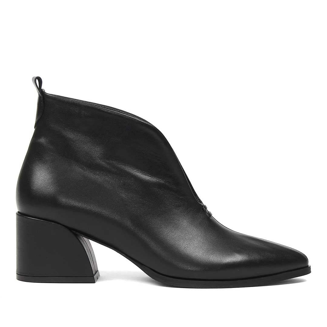 Kadın Siyah Kalın Topuklu Deri Bot