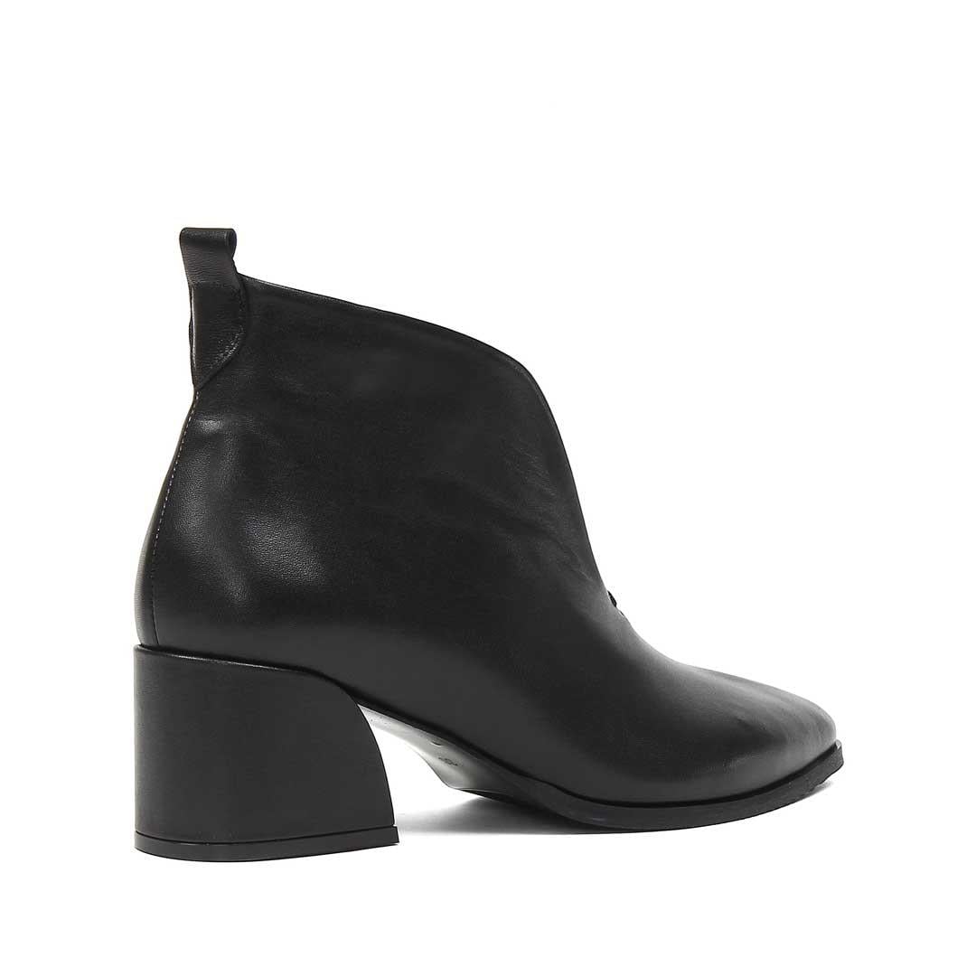Kadın Siyah Kalın Topuklu Deri Bot