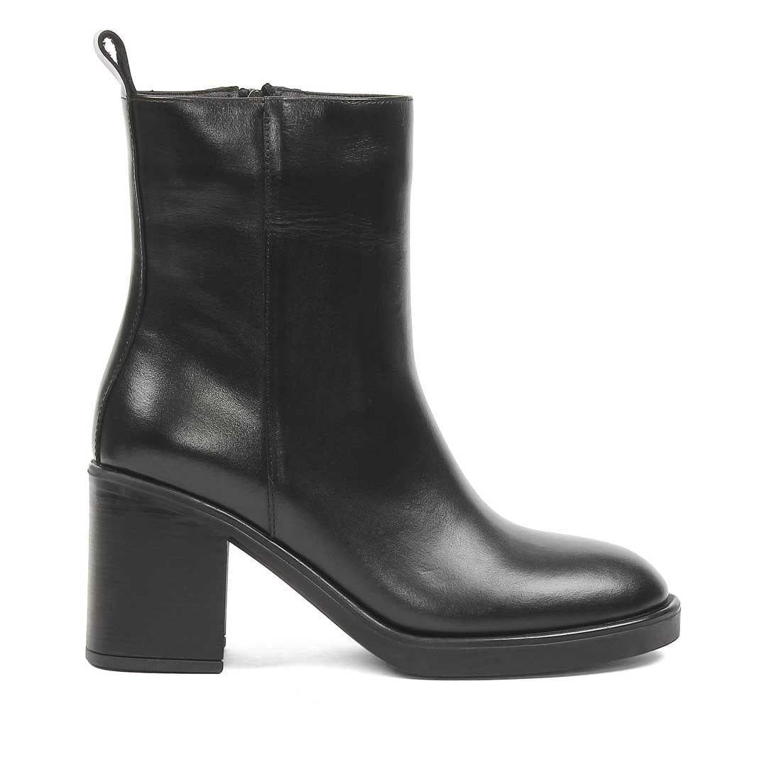 Kadın Siyah Kalın Topuklu Deri Bot
