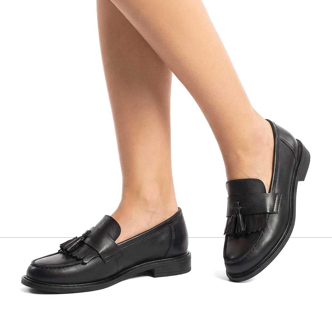 Kadın Siyah Püsküllü Deri Loafer