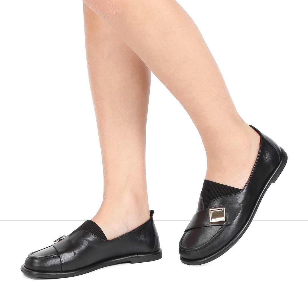 Kadın Siyah Tokalı Deri Loafer