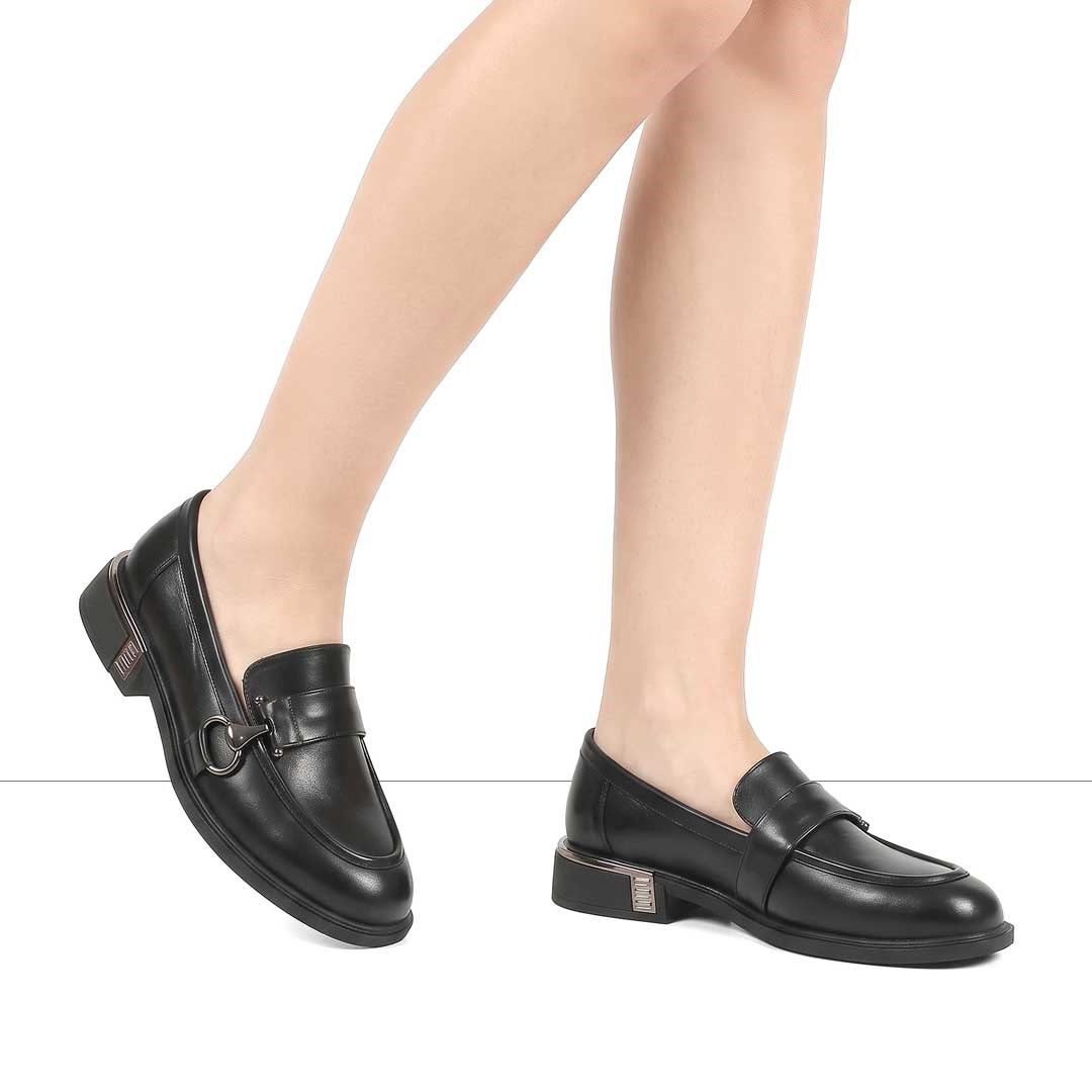 Kadın Siyah Tokalı Deri Loafer
