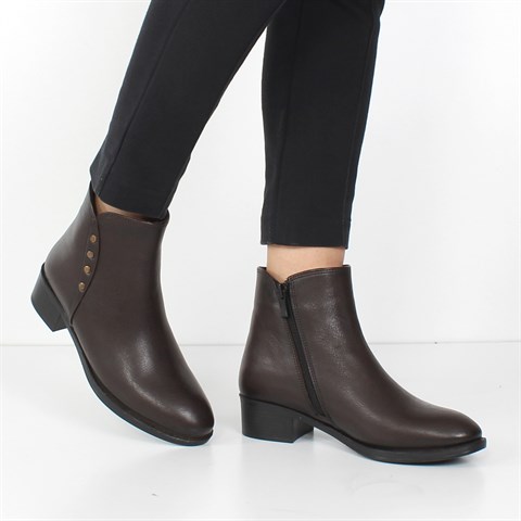 Kadın Kahverengi Fermuarlı Kısa Deri Bot