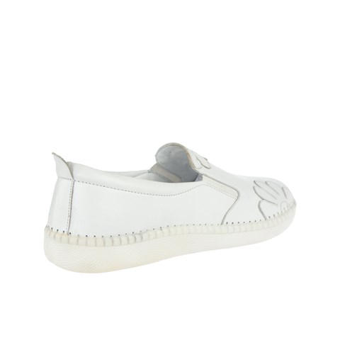 Kadın Beyaz Lastikli Çiçek Desenli Deri Ayakkabı