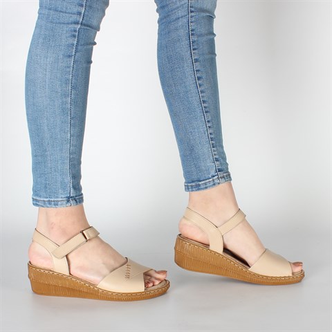 Kadın Bej Dikiş Detaylı Deri Sandalet