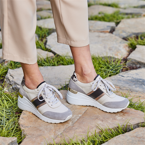 Kadın Bej Bağcıklı Kalın Tabanlı Deri Sneaker