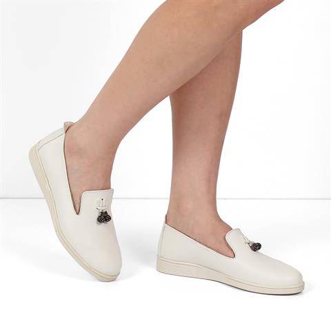 Kadın Bej Taşlı Püsküllü Deri Ayakkabı