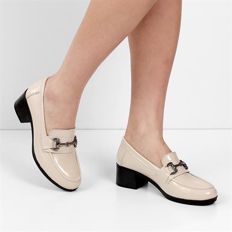 Kadın Bej Tokalı Rugan Deri Klasik Ayakkabı