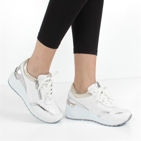 Kadın Beyaz Bağcıklı Parlak Deri Sneaker