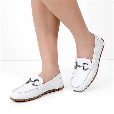 Kadın Beyaz Tokalı Deri Babet