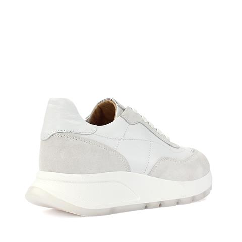 Kadın Beyaz Bağcıklı Kalın Tabanlı Deri Sneaker