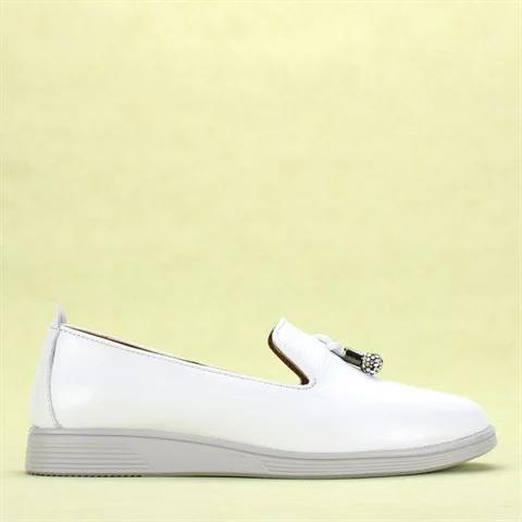 Kadın Beyaz Taşlı Püsküllü Deri Ayakkabı