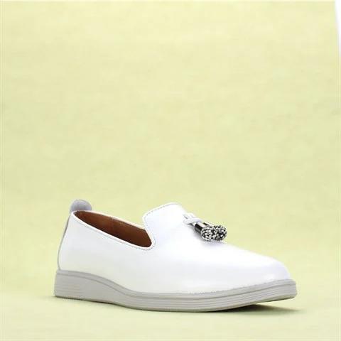 Kadın Beyaz Taşlı Püsküllü Deri Ayakkabı