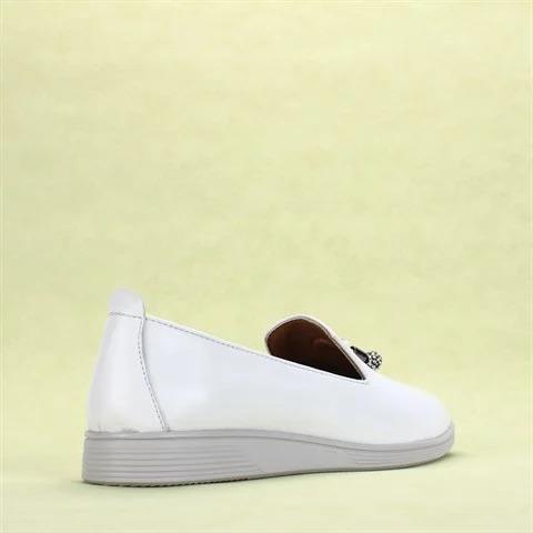 Kadın Beyaz Taşlı Püsküllü Deri Ayakkabı