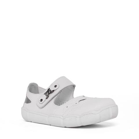 Kadın Beyaz Tokalı Önü Kapalı Deri Sandalet