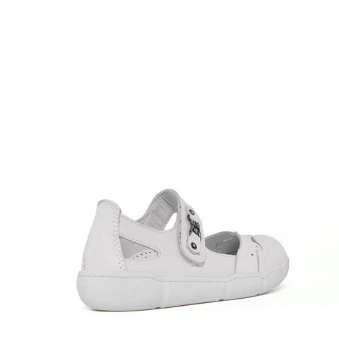 Kadın Beyaz Tokalı Önü Kapalı Deri Sandalet