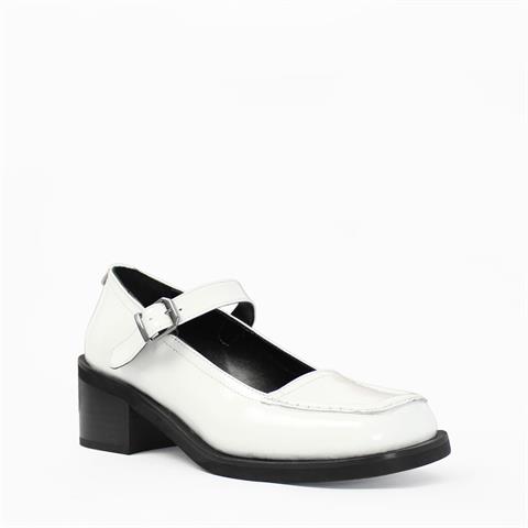 Kadın Beyaz Küt Burunlu Rugan Deri Klasik Ayakkabı