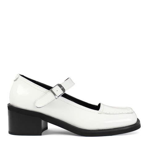 Kadın Beyaz Küt Burunlu Rugan Deri Klasik Ayakkabı