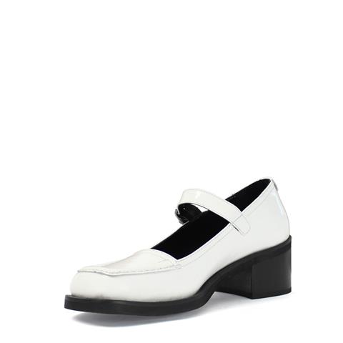 Kadın Beyaz Küt Burunlu Rugan Deri Klasik Ayakkabı