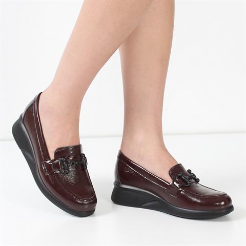 Kadın Bordo Tokalı Dolgu Topuklu Rugan Deri Ayakkabı