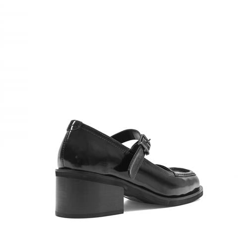 Kadın Siyah Küt Burunlu Rugan Deri Klasik Ayakkabı