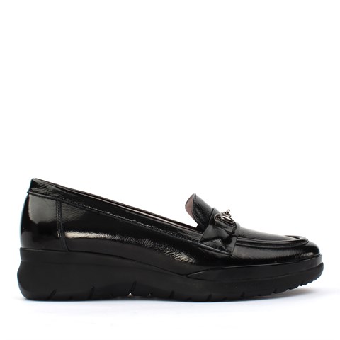 Kadın Siyah Tokalı Dolgu Topuklu Rugan Deri Ayakkabı