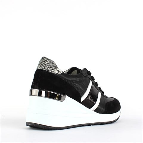 Kadın Siyah Bağcıklı Kalın Tabanlı Deri Sneaker
