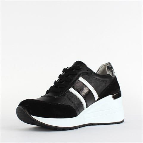 Kadın Siyah Bağcıklı Kalın Tabanlı Deri Sneaker