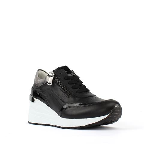 Kadın Siyah Bağcıklı Parlak Deri Sneaker