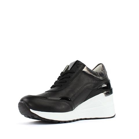 Kadın Siyah Bağcıklı Parlak Deri Sneaker