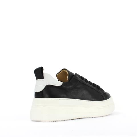 Kadın Siyah Bağcıklı Kalın Tabanlı Deri Sneaker