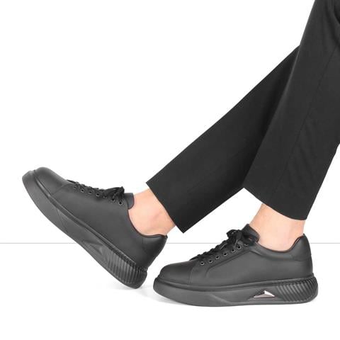 Erkek Mat Siyah Bağcıklı Kalın Tabanlı Deri Sneaker