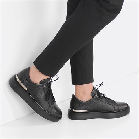 Erkek Siyah Bağcıklı Kalın Tabanlı Deri Sneaker