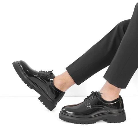 Erkek Siyah Bağcıklı Kalın Tabanlı Rugan Deri Günlük Ayakkabı