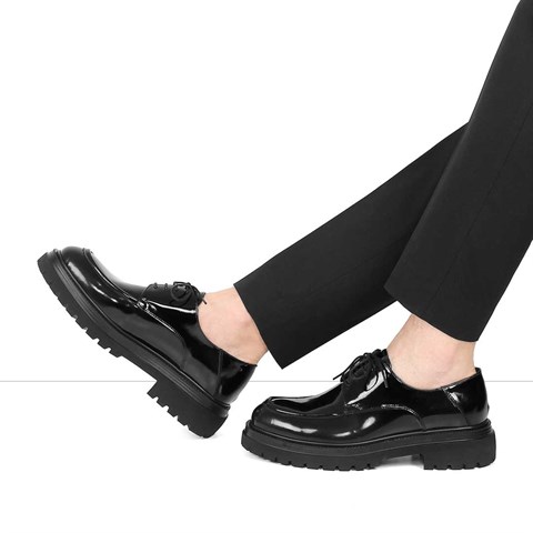 Erkek Siyah Bağcıklı Kalın Tabanlı Rugan Deri Ayakkabı