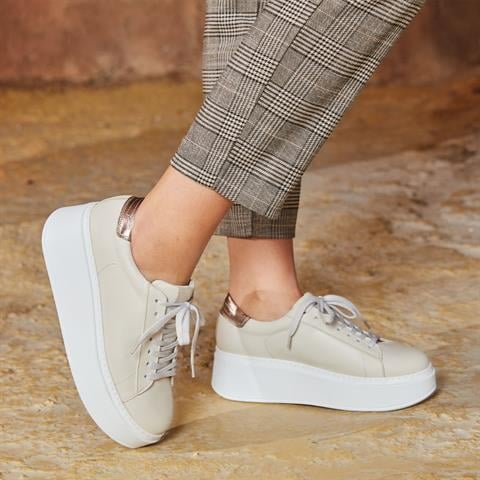 Kadın Gri Bağcıklı Kalın Tabanlı Deri Sneaker