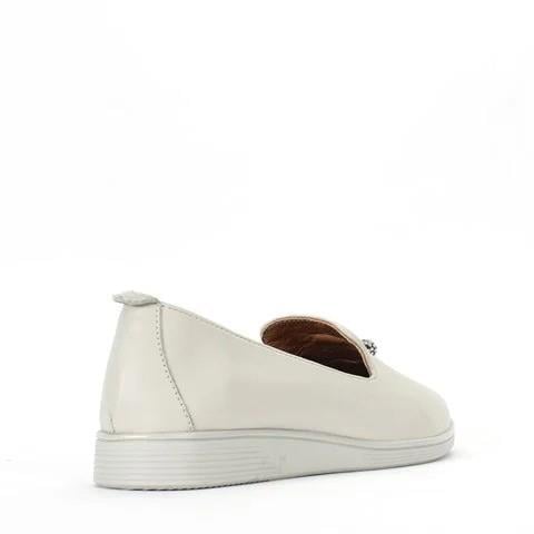 Kadın Gri Taşlı Püsküllü Deri Ayakkabı