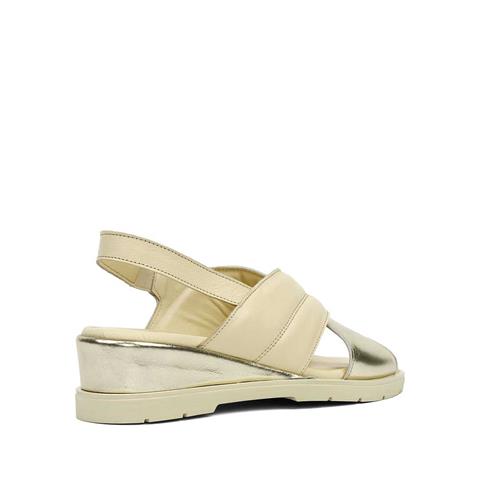 Kadın Bej Altın Bilekten Bantlı Deri Sandalet