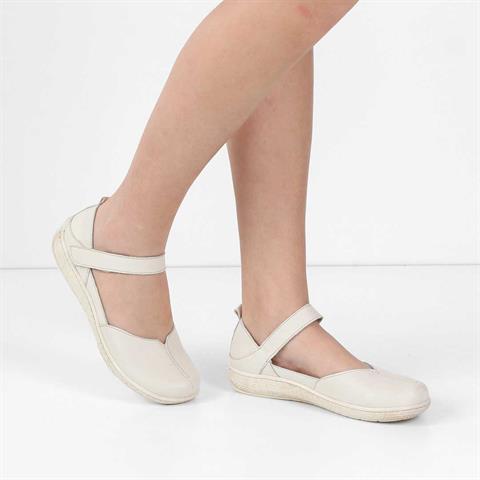 Kadın Bej Bantlı Önü Kapalı Deri Ayakkabı