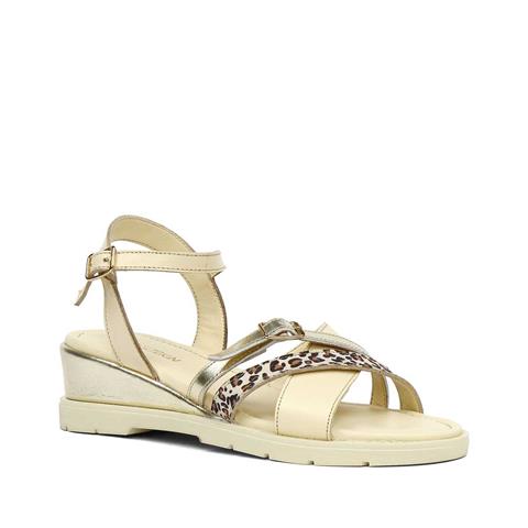 Kadın Bej Bilekten Tokalı Deri Sandalet