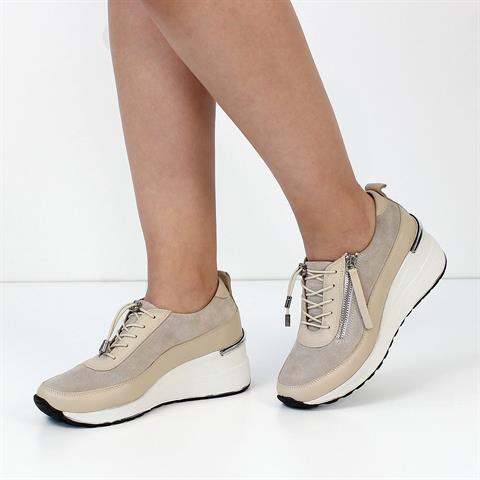 Kadın Bej Dolgu Topuklu Süet Deri Sneaker