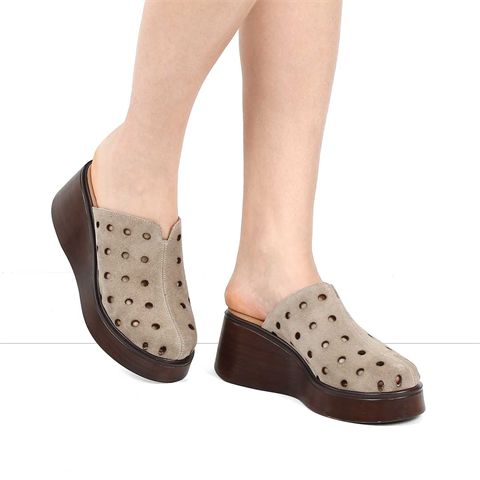 Kadın Bej Dolgu Topuklu Süet Deri Terlik