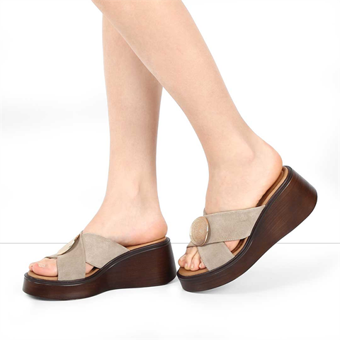 Kadın Bej Dolgu Topuklu Süet Deri Terlik