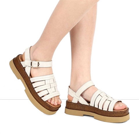 Kadın Bej Kalın Tabanlı Süet Deri Sandalet