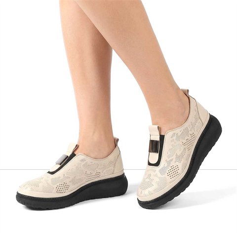 Kadın Bej Lastikli Deri Ayakkabı