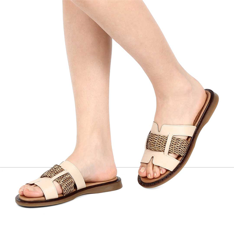 Kadın Bej Örgü Desenli Deri Terlik