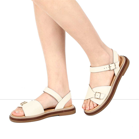 Kadın Bej Tokalı Deri Sandalet