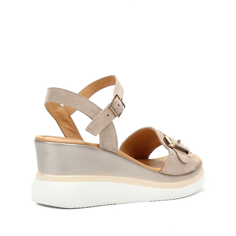 Kadın Bej Tokalı Dolgu Topuklu Süet Deri Sandalet